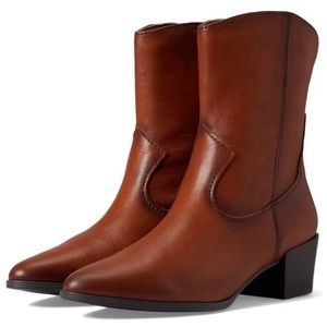 Naturalizer Gaby Cider Spice Leather
(NWT size 7) Fits more like a 5/6.